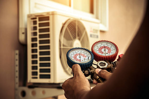 Professional Hvac technician working in Malvern, IA